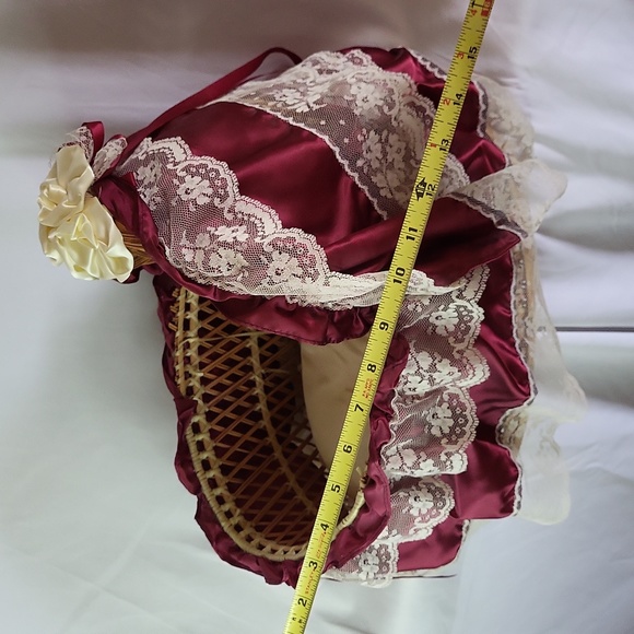 Baby Doll Basinette Crib Wicker satin lace vintage 1990s good condition 13" - Picture 14 of 15